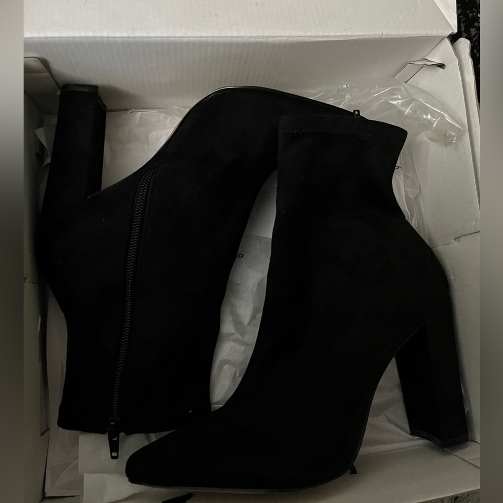 ALDO BOOTS SIZE 8 !!